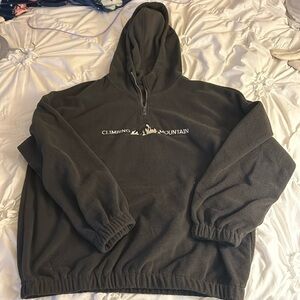 Grey climbing mountain quarter zip